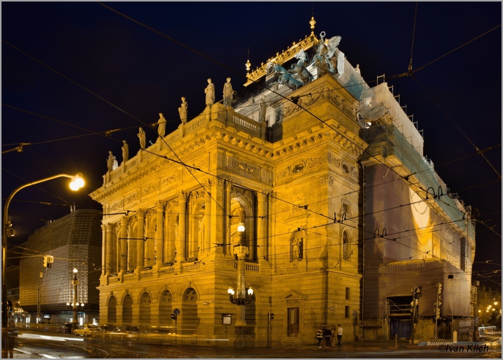 Národní divadlo z mostu Legií